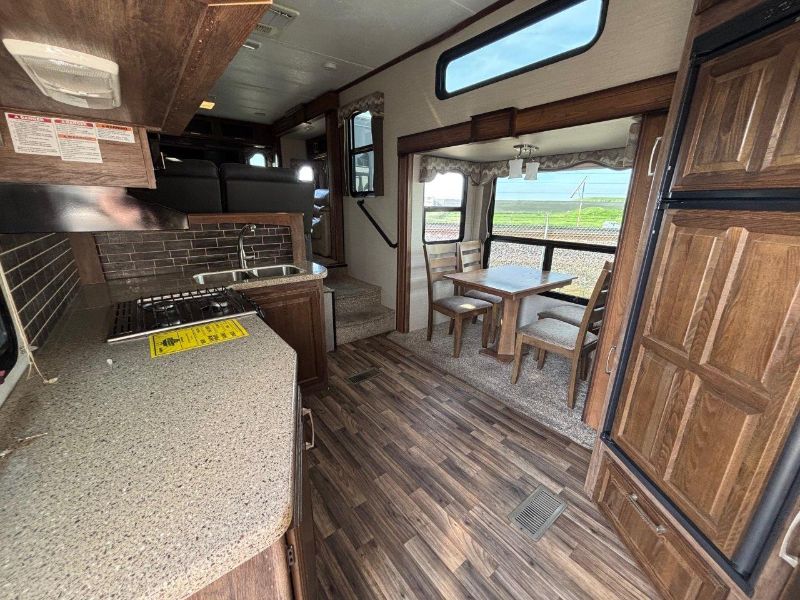 2017 Keystone Cougar 326RDS - Image 4