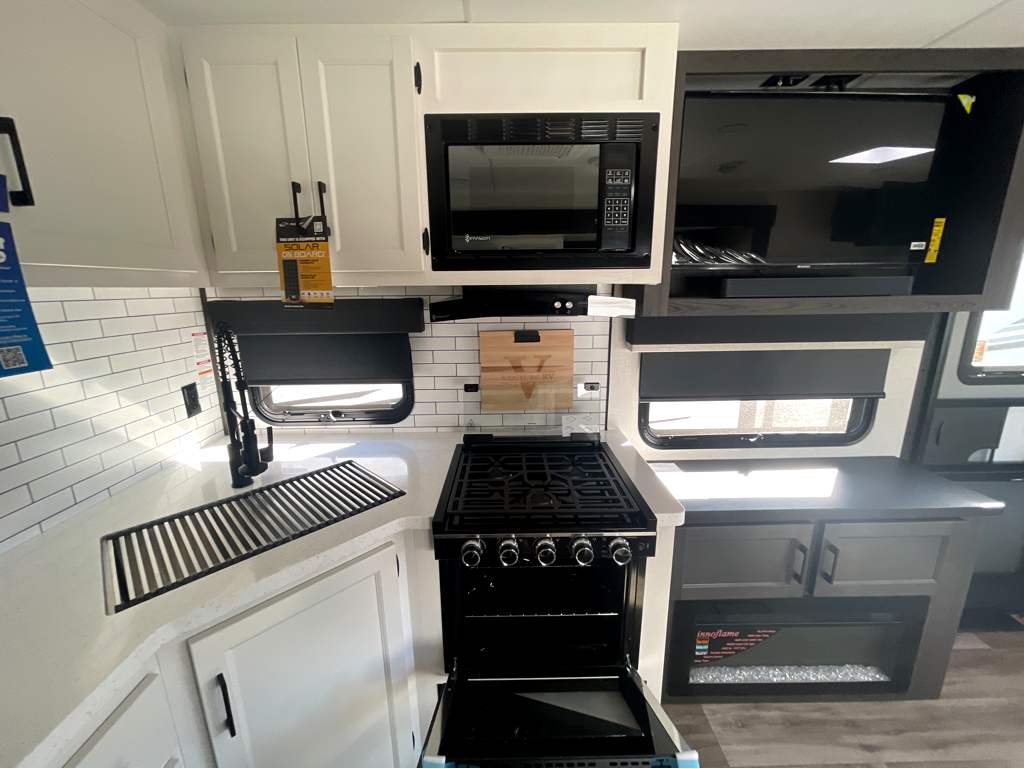 2026 VENTURE RV SPORTTREK 302VRD - Image 30
