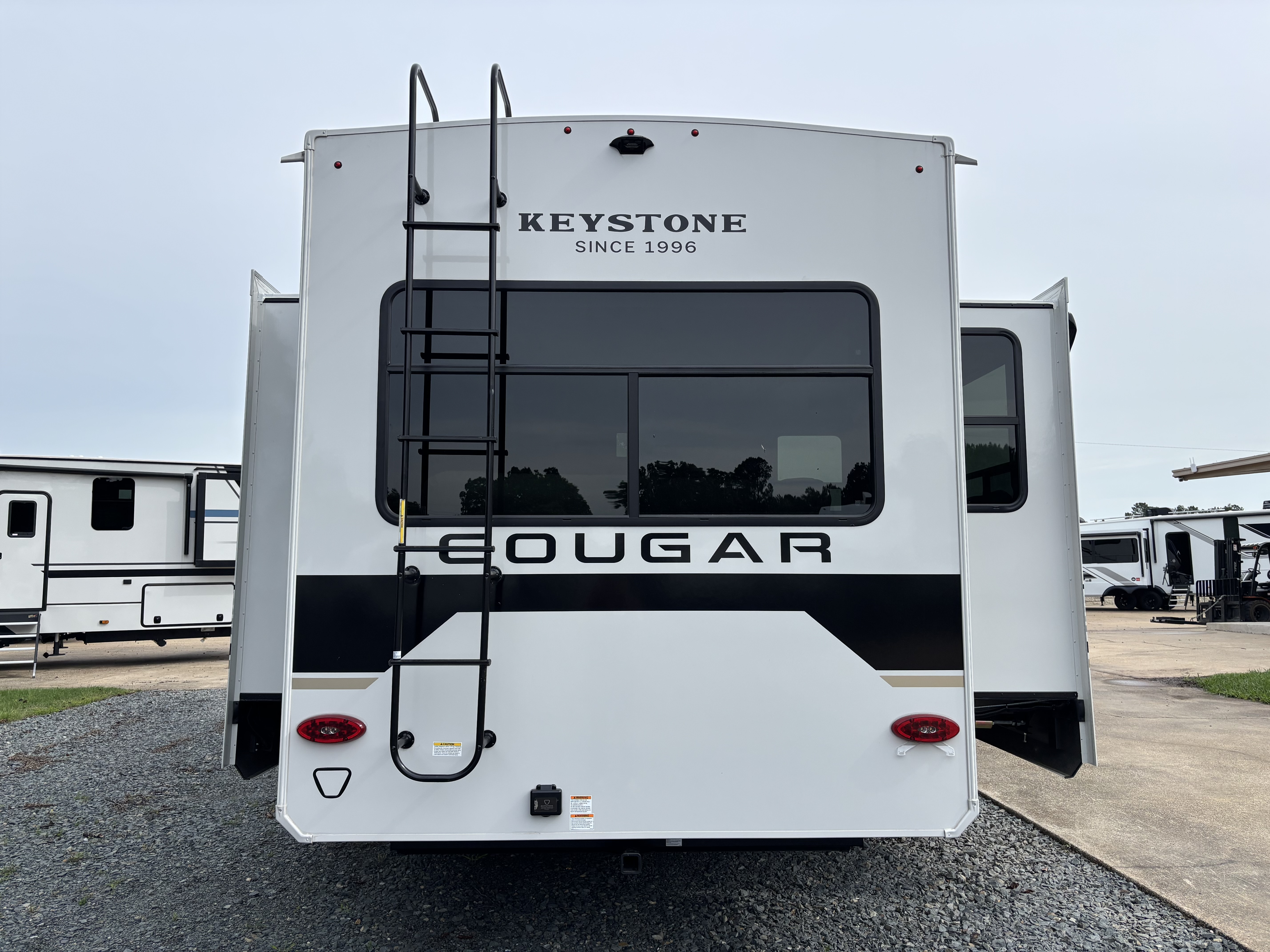 2026 Keystone Cougar 355FBS - Image 8