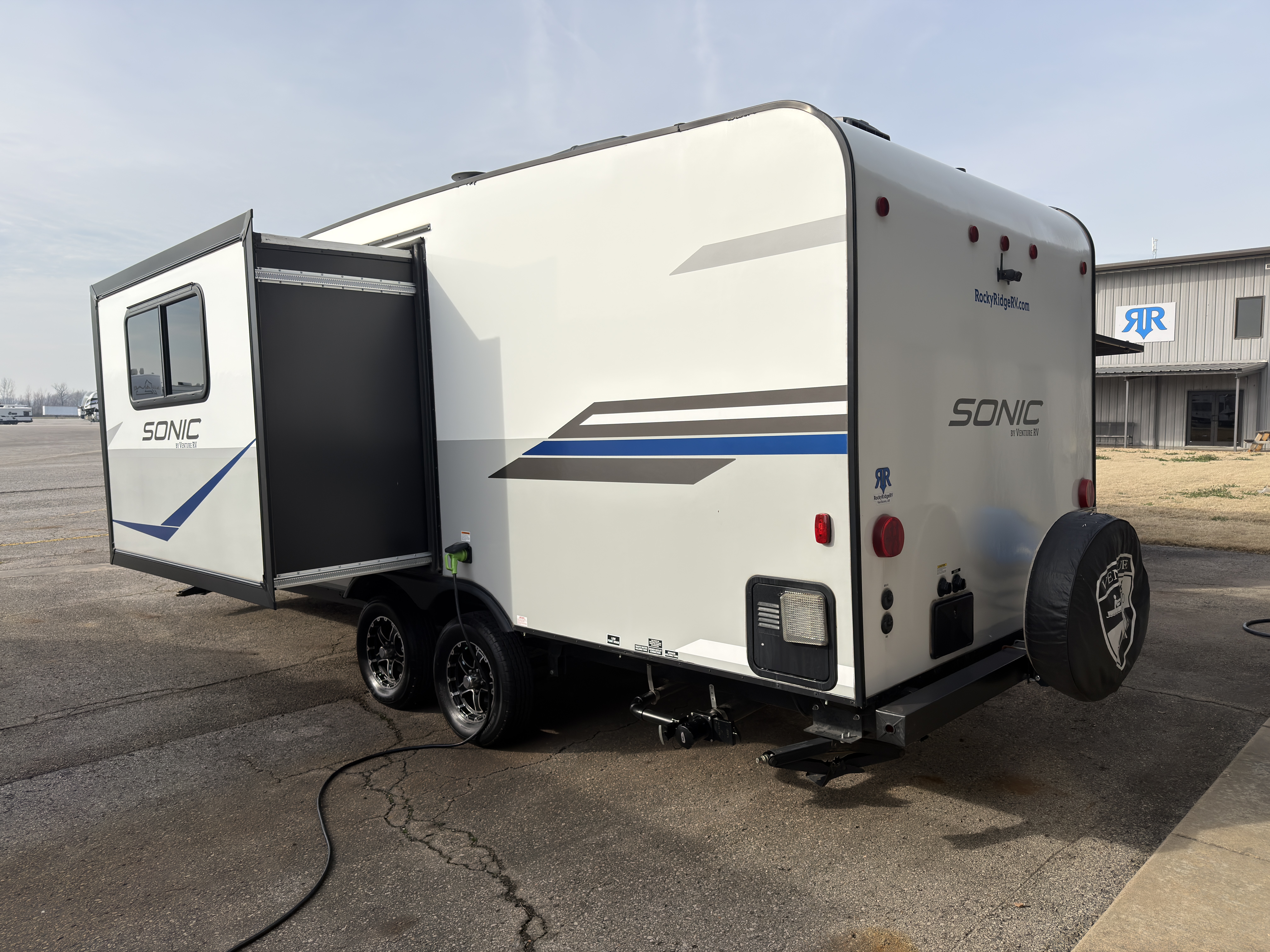 2022 Venture RV Sonic SN220VRB - Image 4