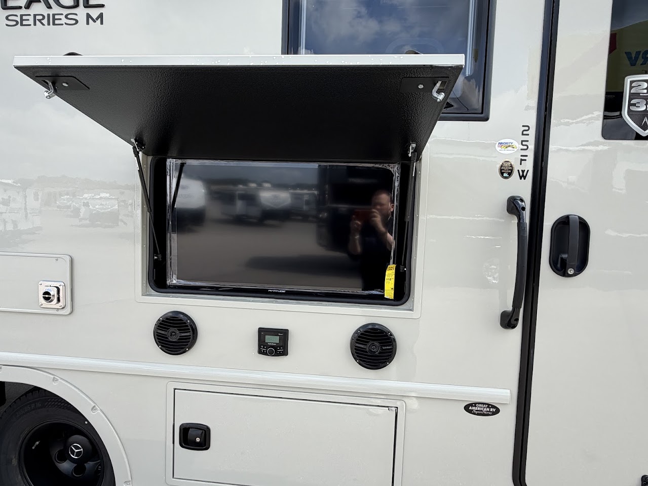 2027 Grand Design Lineage Series M 25FW - Image 5