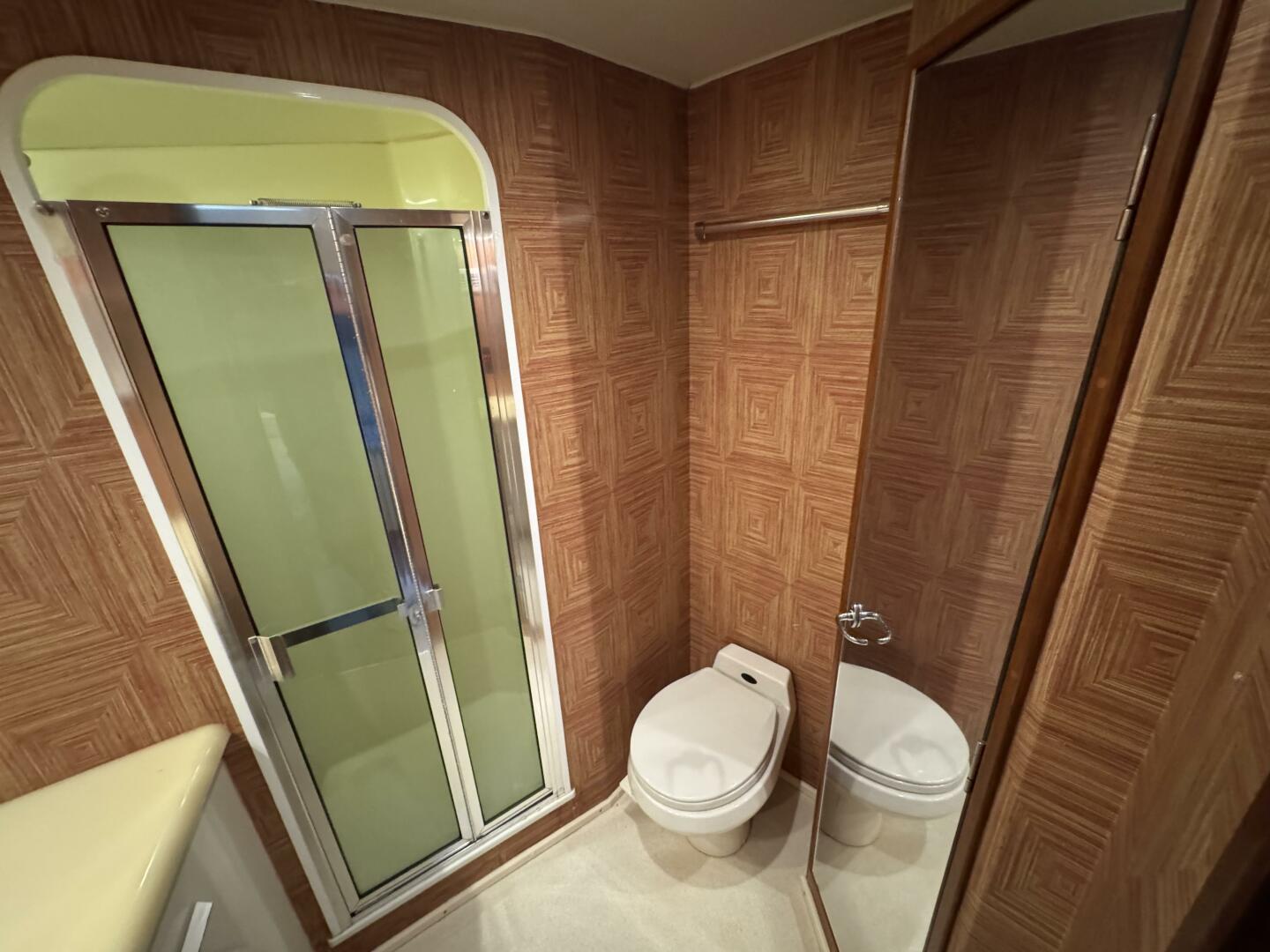 1995 Viking 58 Convertible - Image 30