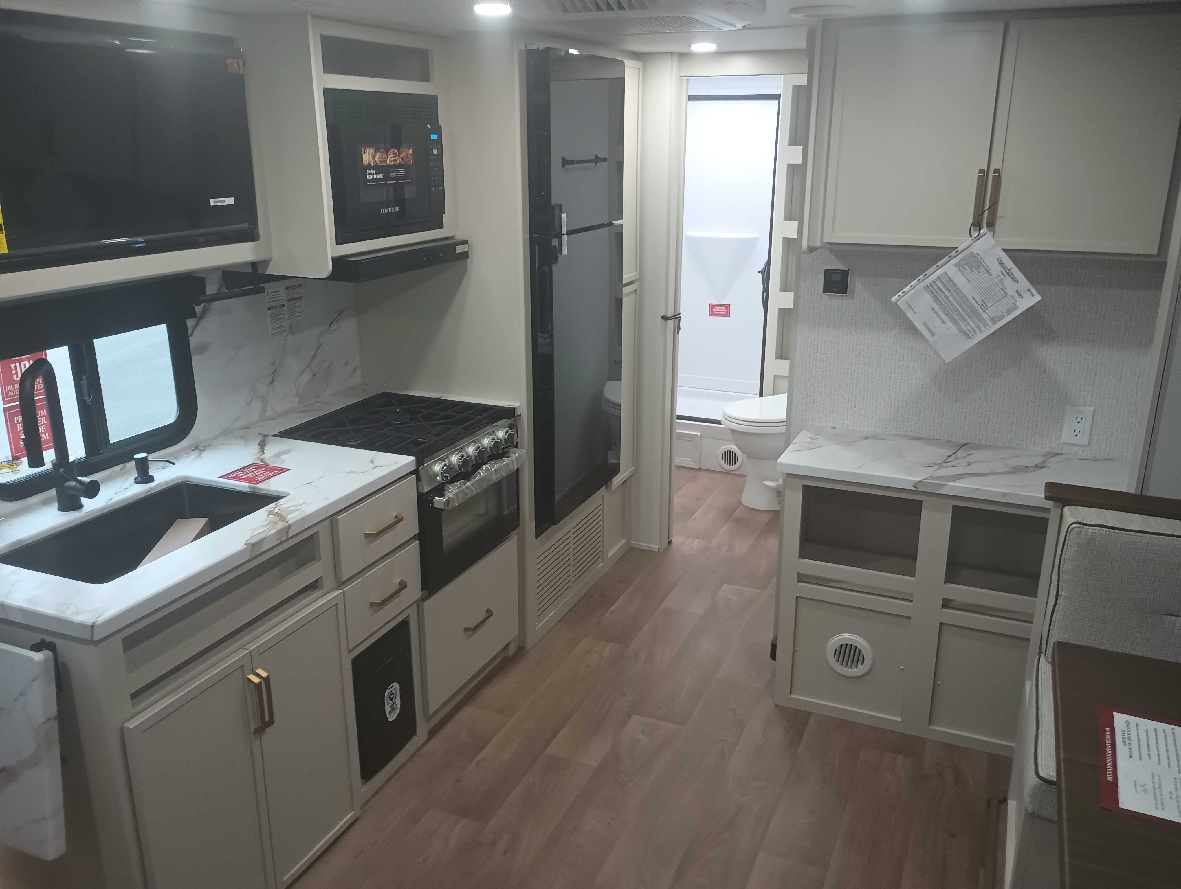 2027 Grand Design Imagine XLS 22BHE - Image 19