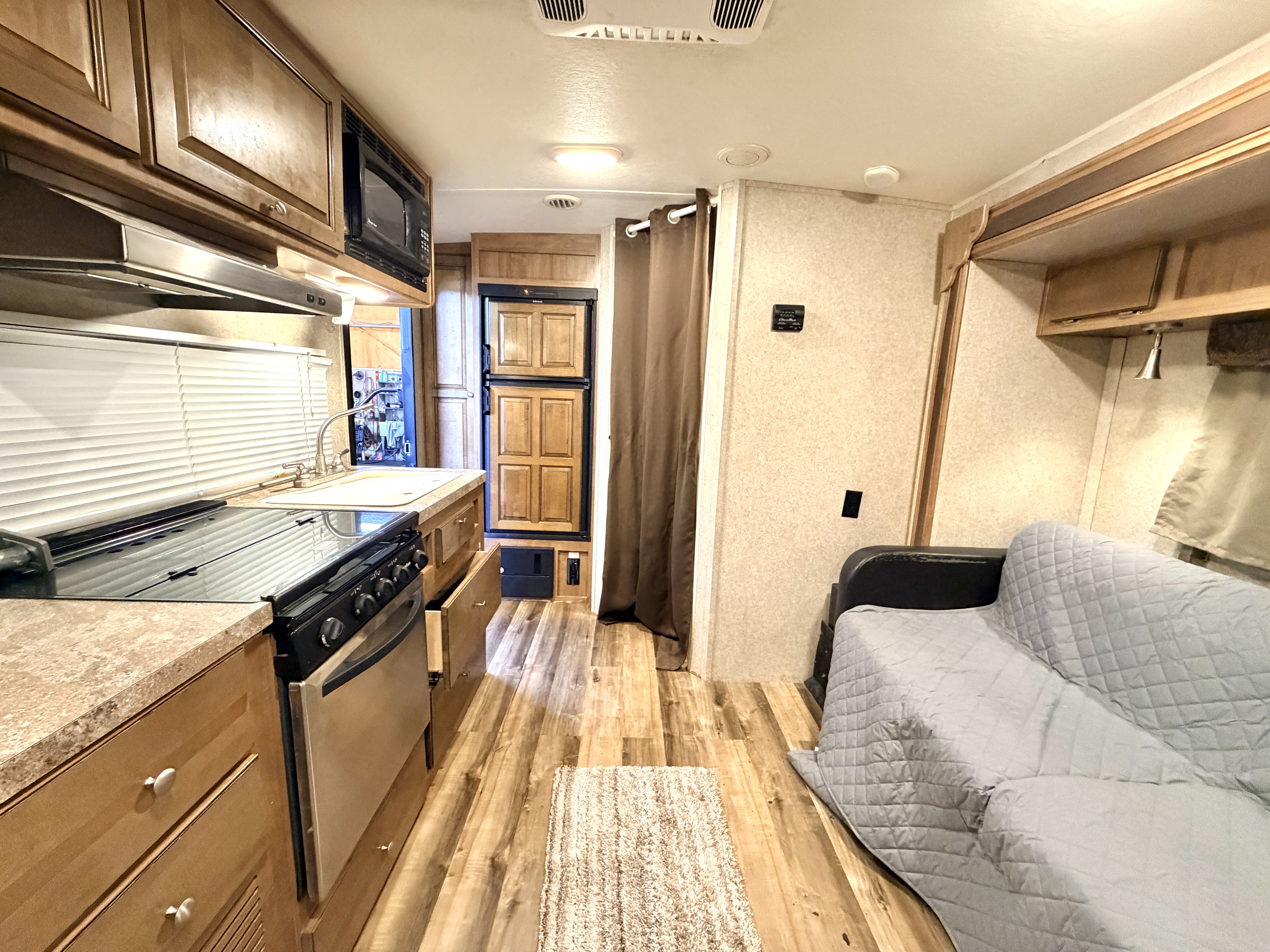 2016 Forest River Rockwood Mini Lite 2109S - Image 5