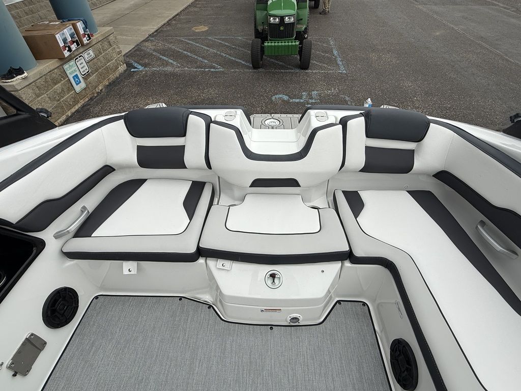 2025 Yamaha Boats AR195 - Image 30