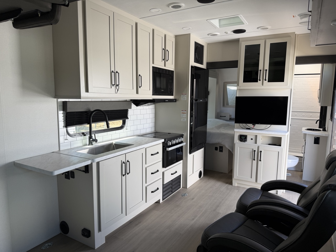 2026 Grand Design Momentum G-Class 23G - Image 7