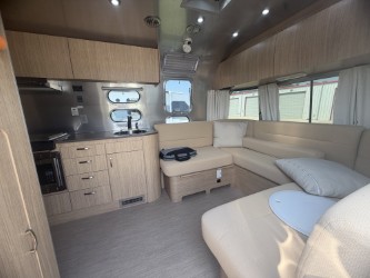 2019 AIRSTREAM FLYING CLOUD 26RB - Image 4