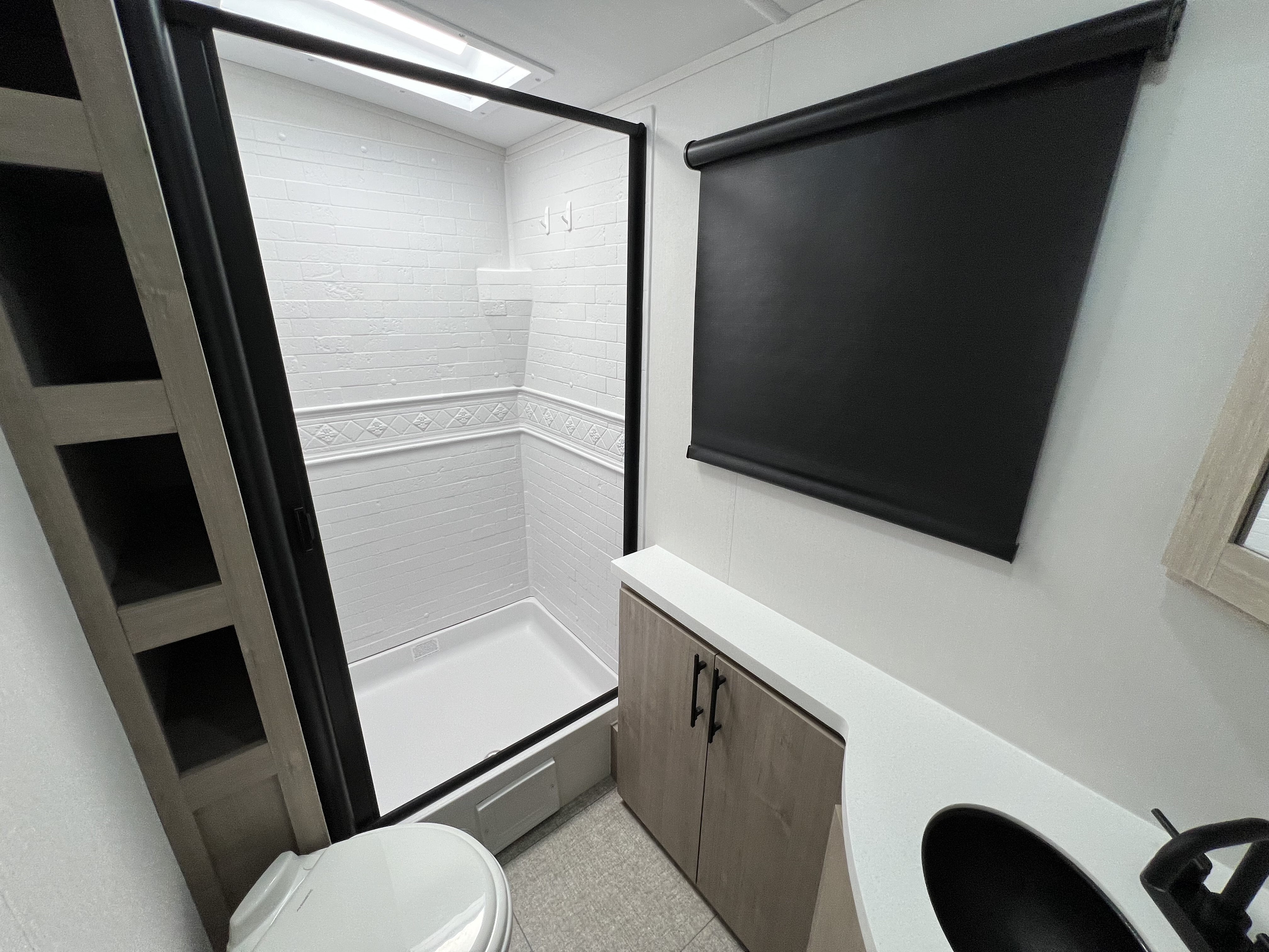 2025 Grand Design Imagine 2470BH - Image 22