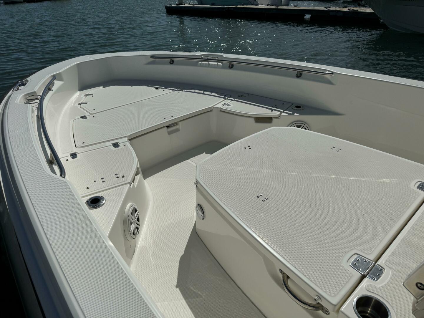 2022 Boston Whaler 250 DAUNTLESS Base - Image 13
