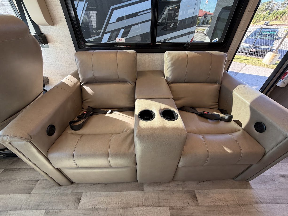 2026 THOR MOTOR COACH PALAZZO 33.5 - Image 11