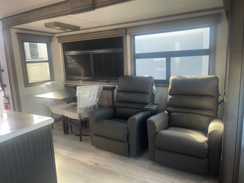2025 Keystone Montana 3857BR - Image 6
