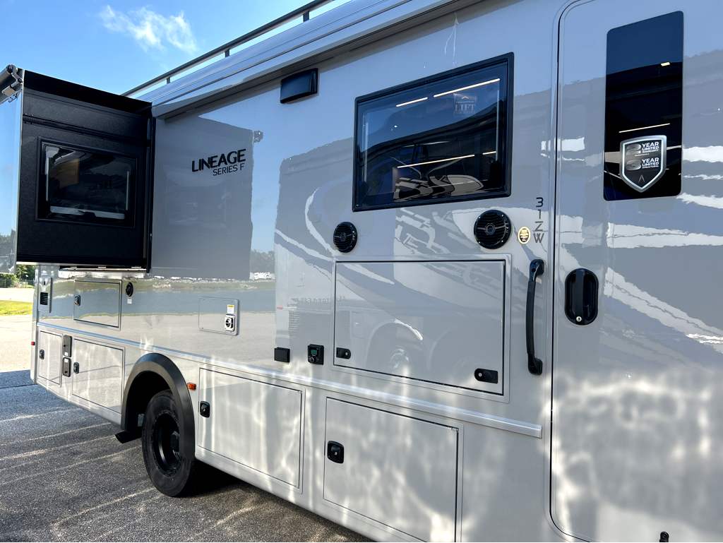 2026 GRAND DESIGN LINEAGE SERIESF 31ZW - Image 13