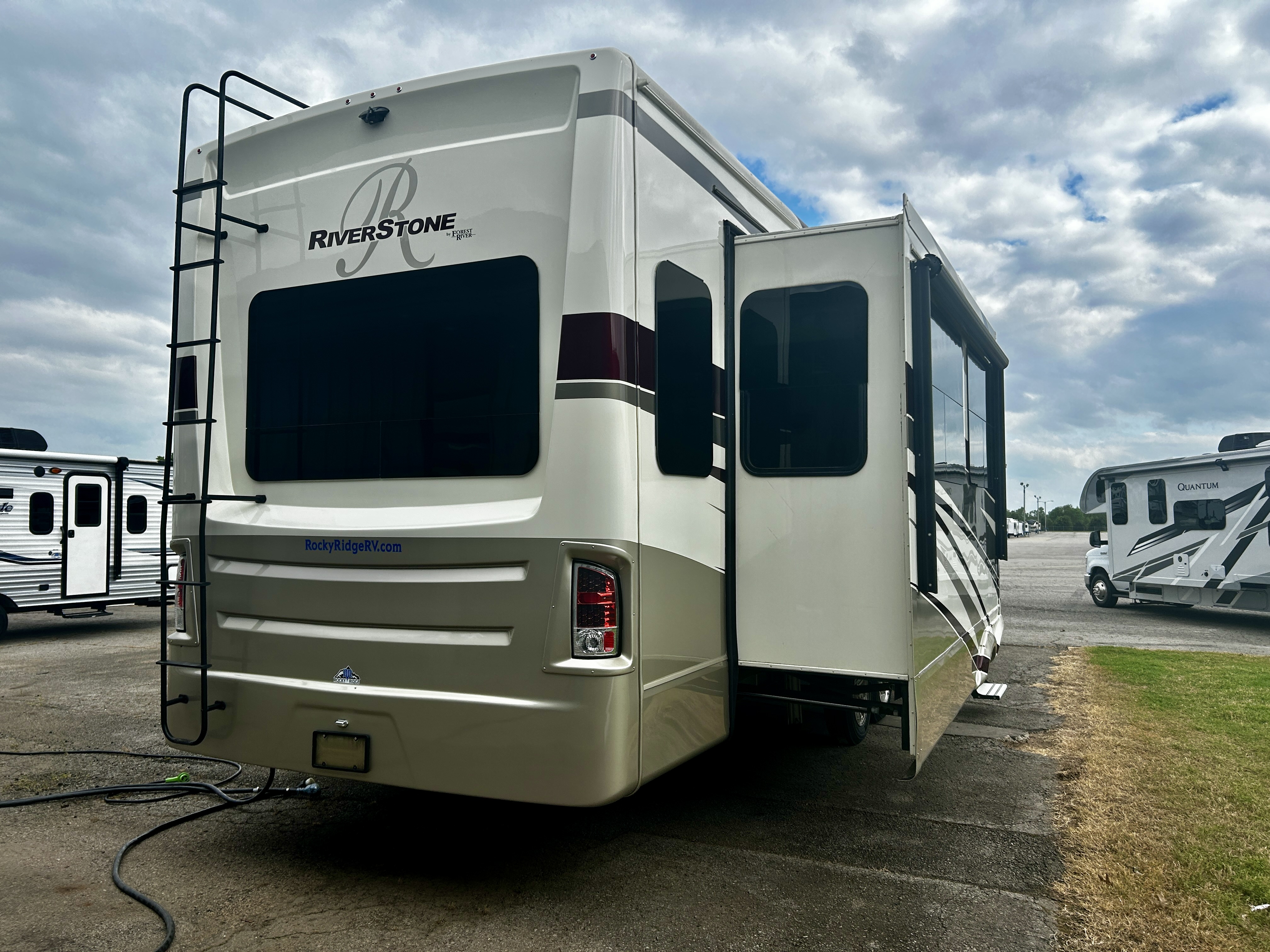 2017 Forest River Riverstone 38TS - Image 8