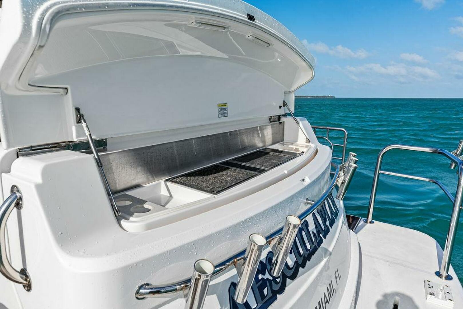 2018 Riviera 4800 Sport Yacht - Image 9