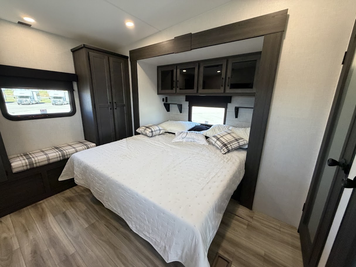 2026 VENTURE RV SPORTTREK 365VFL - Image 58