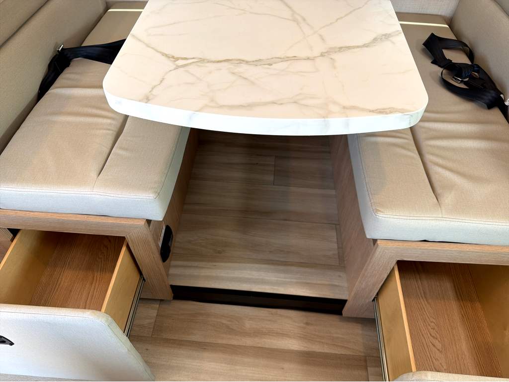 2027 THOR MOTOR COACH MAGNITUDE GA28 - Image 22