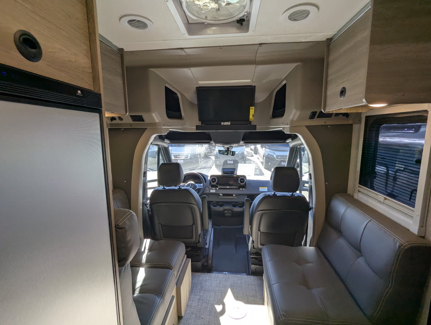 2026 Winnebago Ekko Sprinter 23B AWD - ATH Edition - Image 25