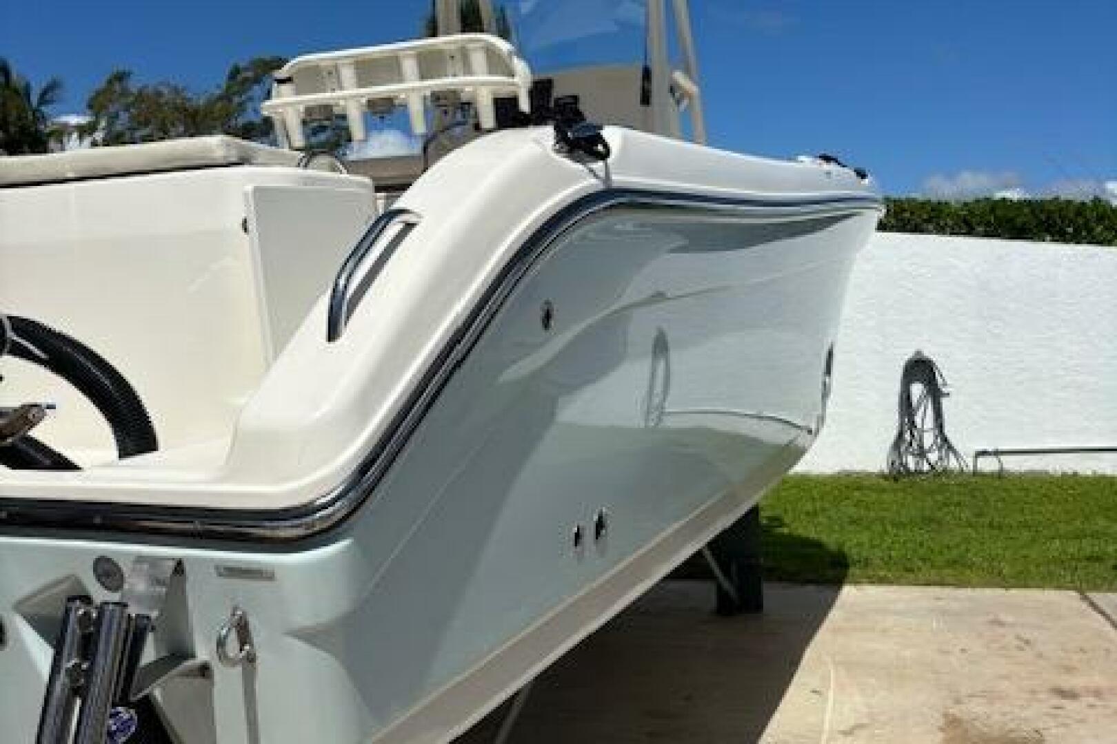 2018 Century 2600 Center Console - Image 15