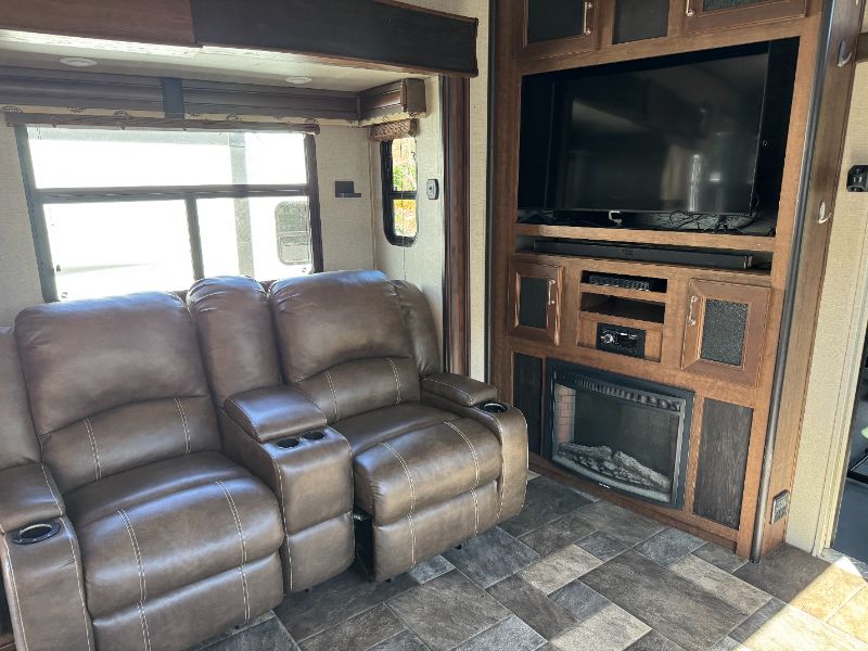 2017 Keystone Fuzion 414 - Image 7