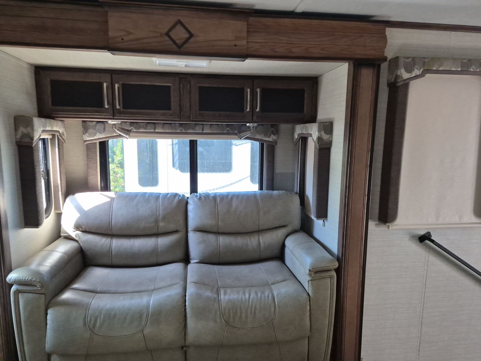 2017 Keystone Cougar 326RDS - Image 18
