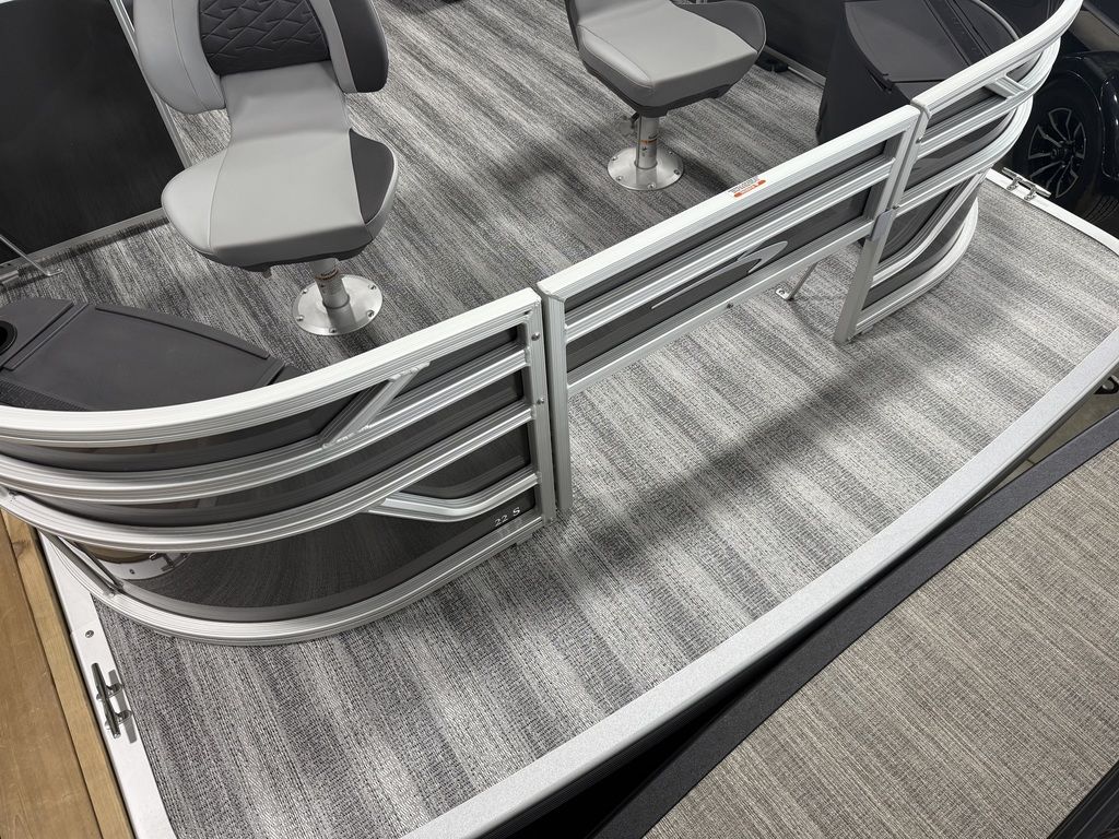 2026 Bennington 22SF TriToon Pontoon - Image 30