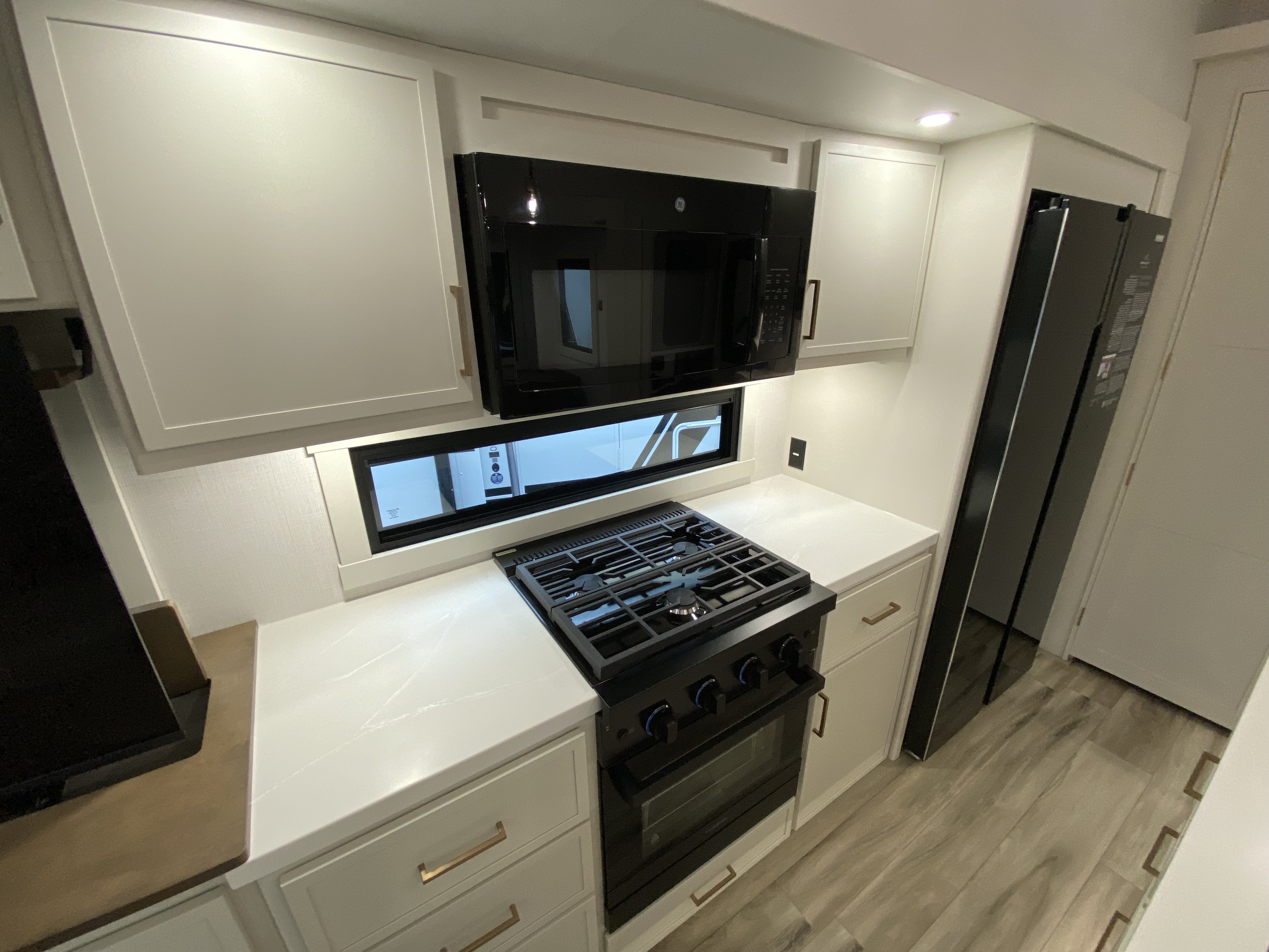 2027 Brinkley RV Model Z 3100 - Image 12