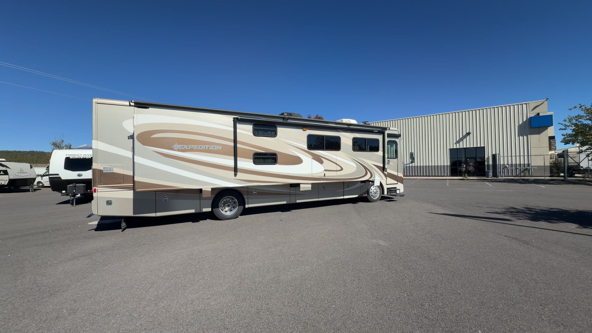 2013 Fleetwood Expedition 38B - Image 3