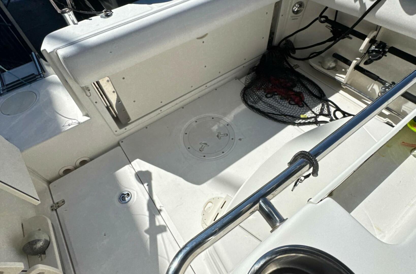 2014 Boston Whaler 220 OUTRAGE Base - Image 21