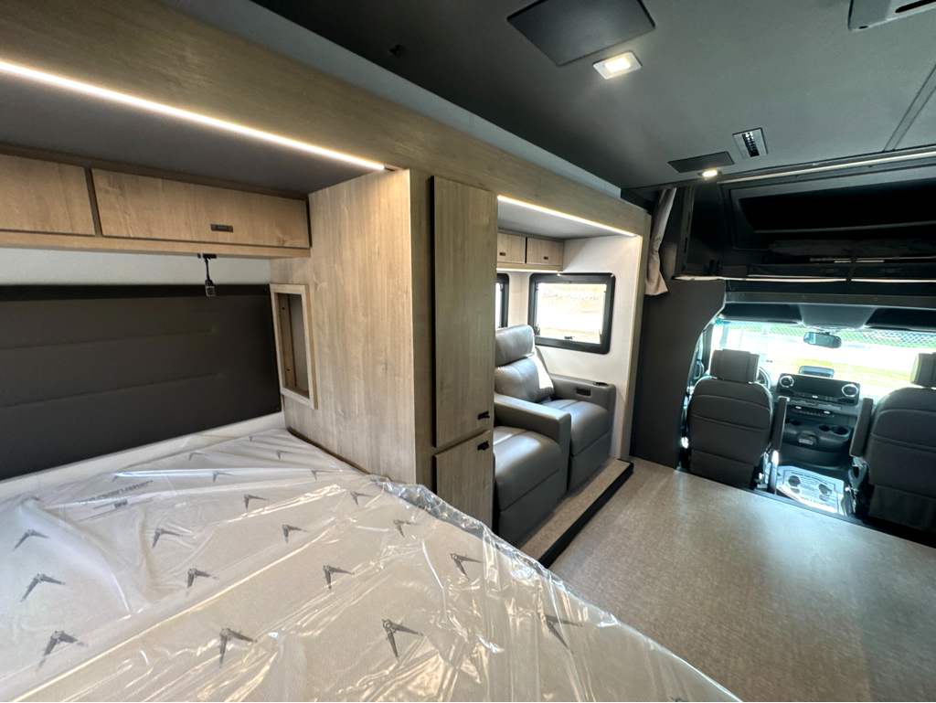 2027 Grand Design Lineage Series M 25FW - Image 21