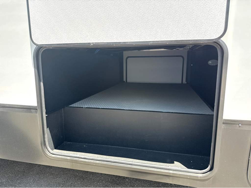 2026 VENTURE RV SPORTTREK 303VIK - Image 6