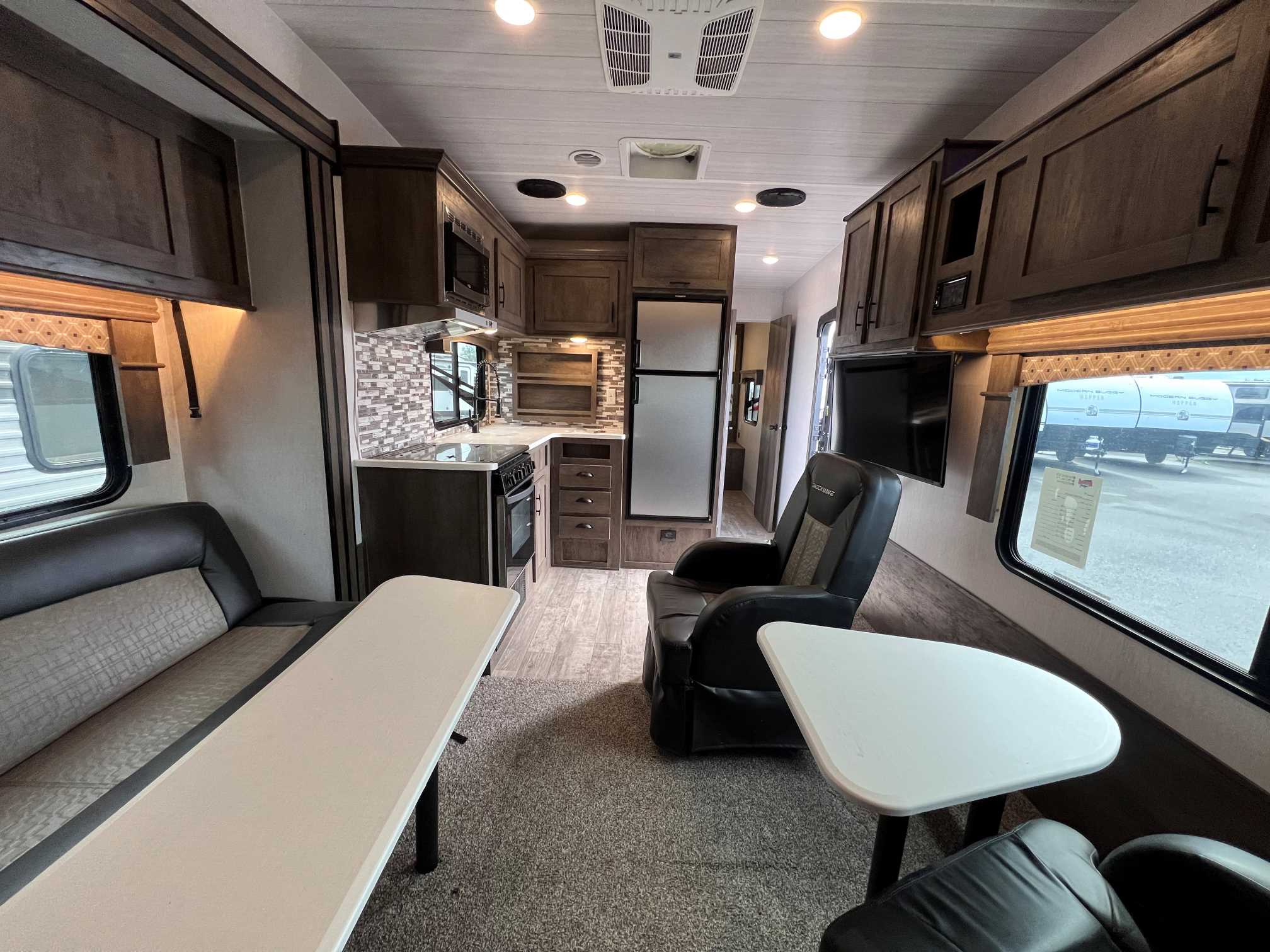 2022 Forest River Shockwave 27RQGMX - Image 11