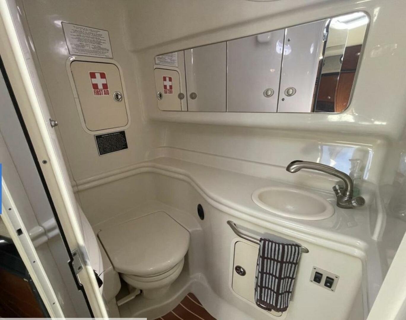 2007 Sea Ray 320 Sundancer - Image 18