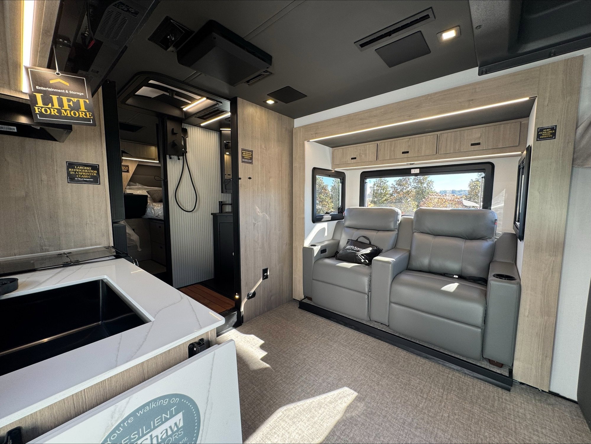 2026 Grand Design Lineage Series M 25TK - Image 10