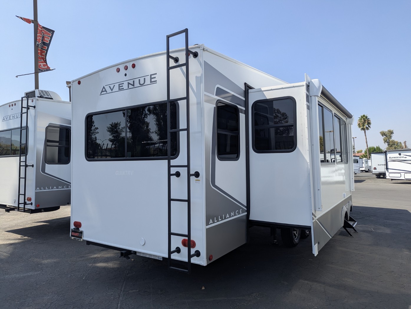 New 2026 Alliance RV Avenue All-Access Series 29RL – Giant RV