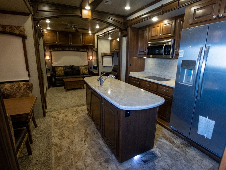 2016 Heartland Landmark 365 LM Charleston - Image 5