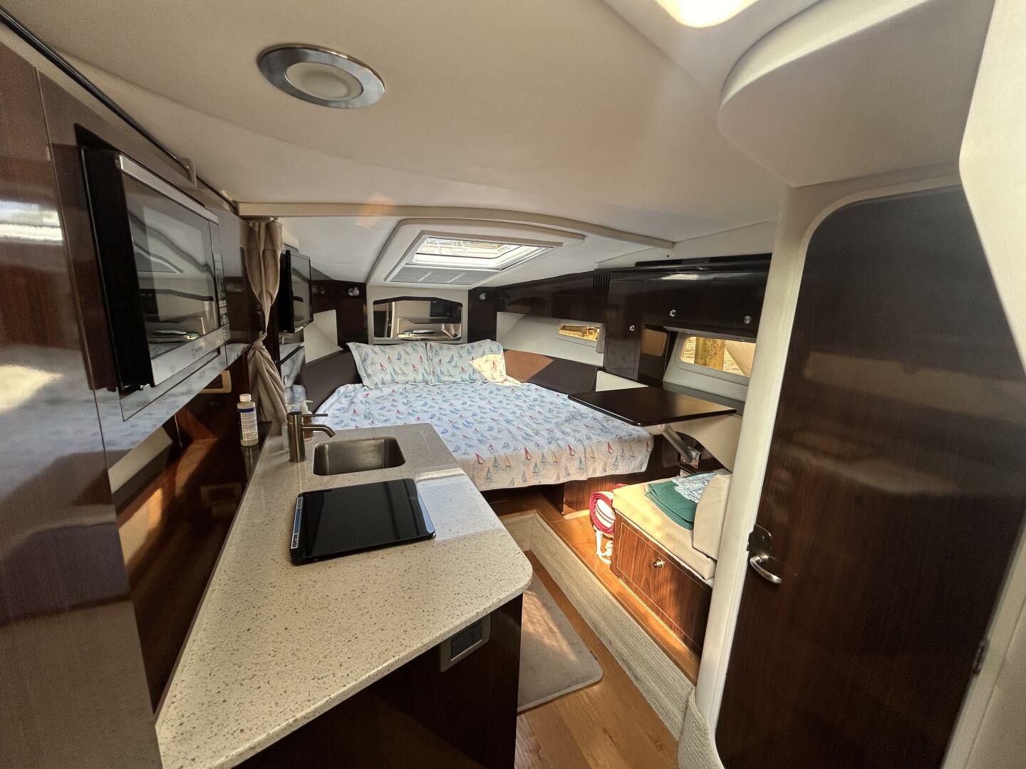2016 Sea Ray 310 Sundancer - Image 12
