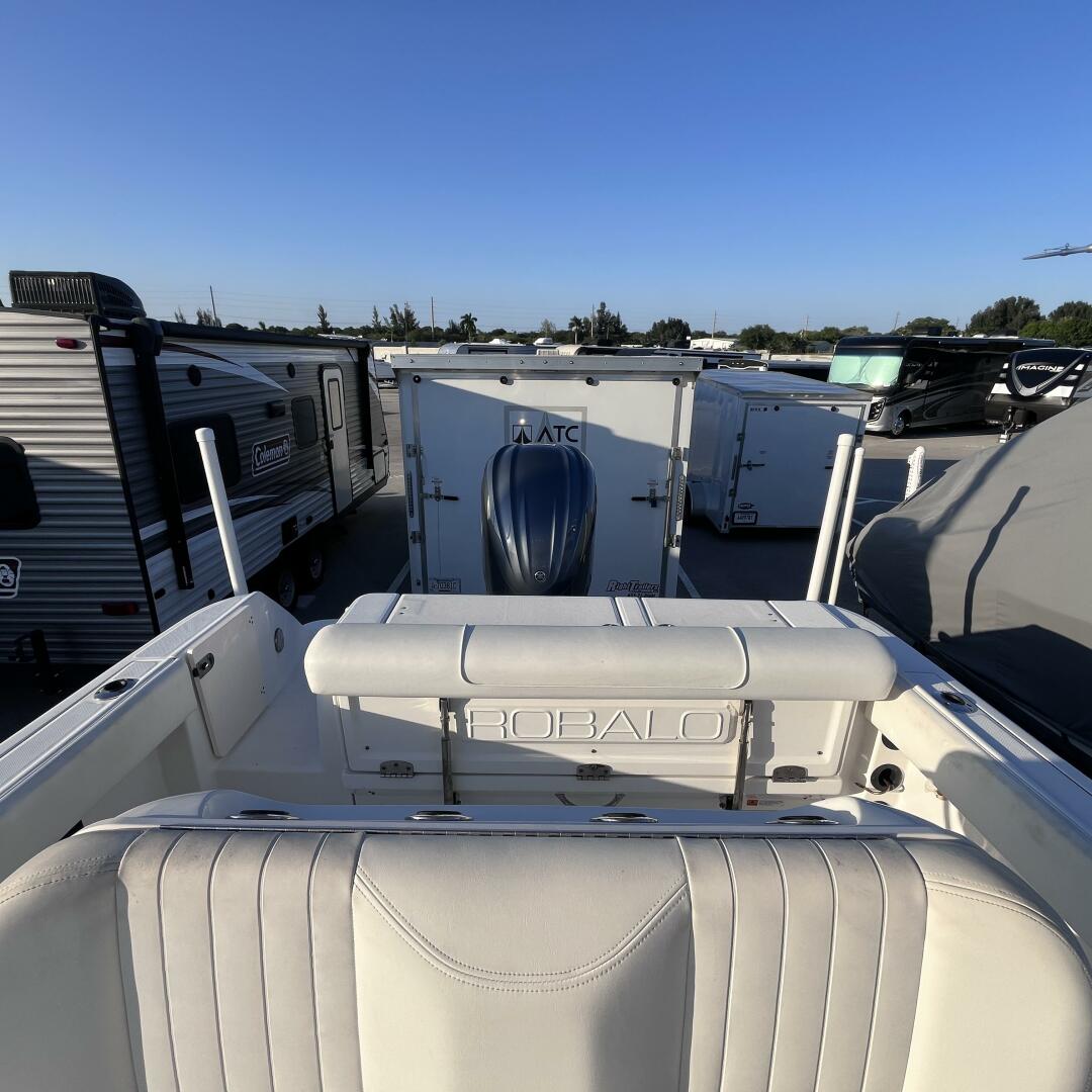 2013 Robalo R240 Center Console Base - Image 5