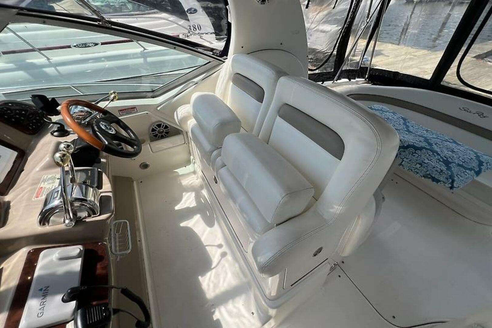 2004 Sea Ray 320 Sundancer - Image 13