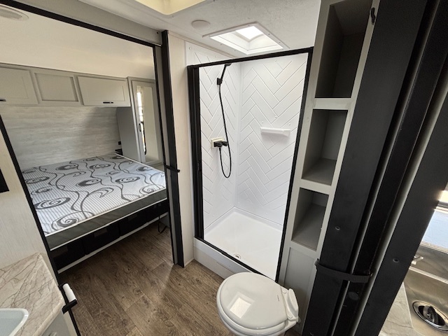 2022 Forest River Vibe 28BH - Image 24
