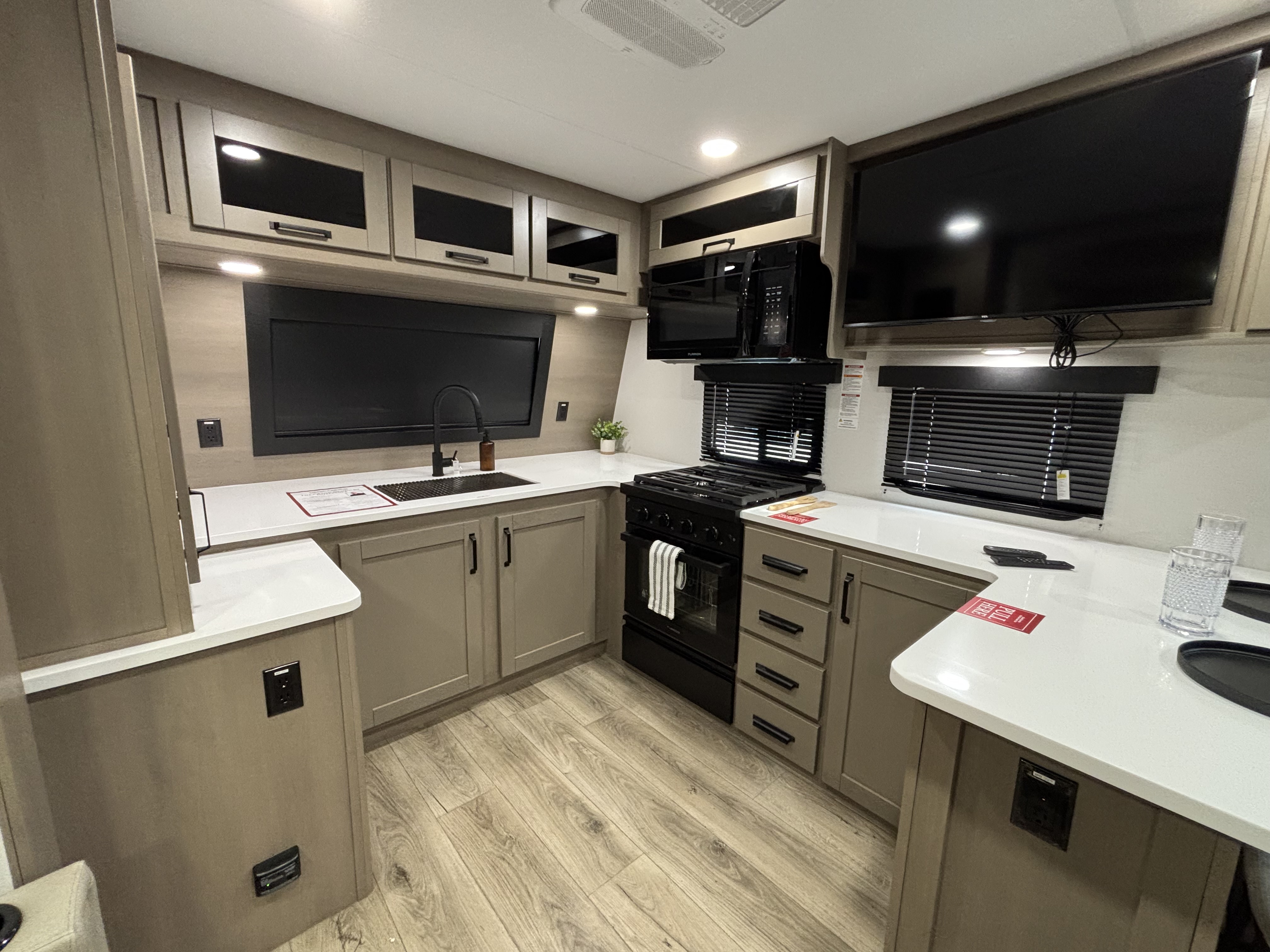 2026 Grand Design Reflection Travel Trailer 322FKTS - Image 12