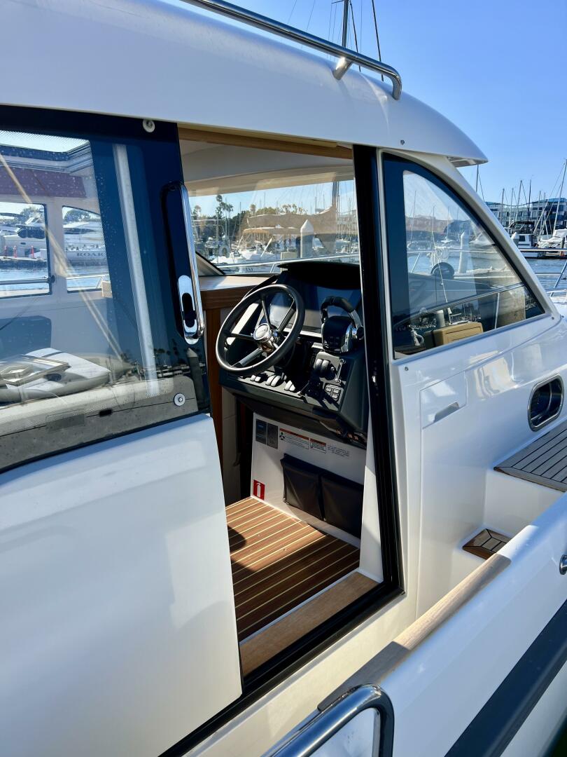 2018 Nimbus 365 Coupe - Image 10
