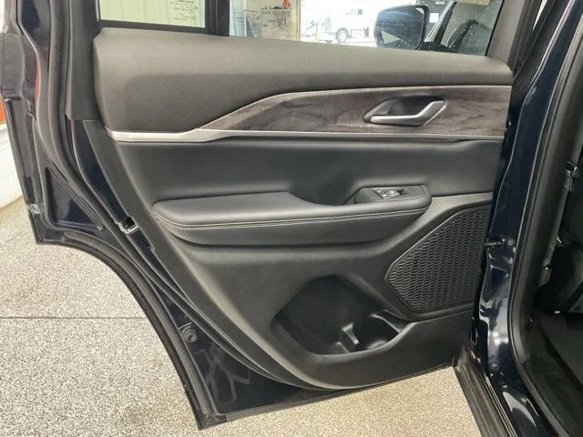 2024 Jeep Grand-Cherokee-L Laredo Altitude 4x4 - Image 20