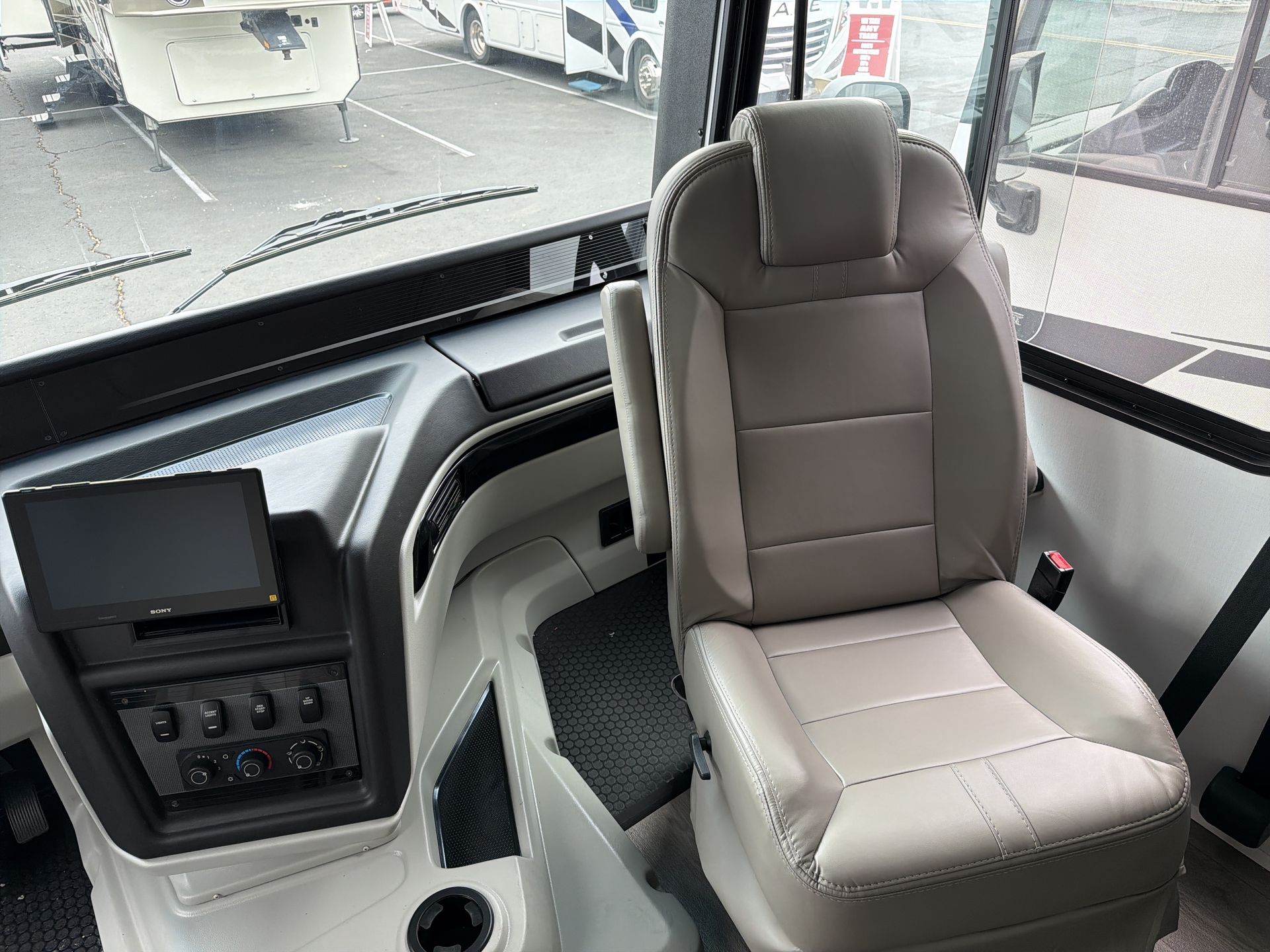 2027 Entegra Coach Vision 29S - Image 14