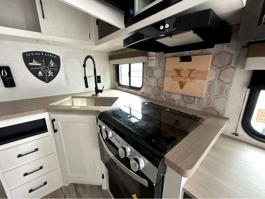 2026 VENTURE RV SIENNA 241VRD - Image 25