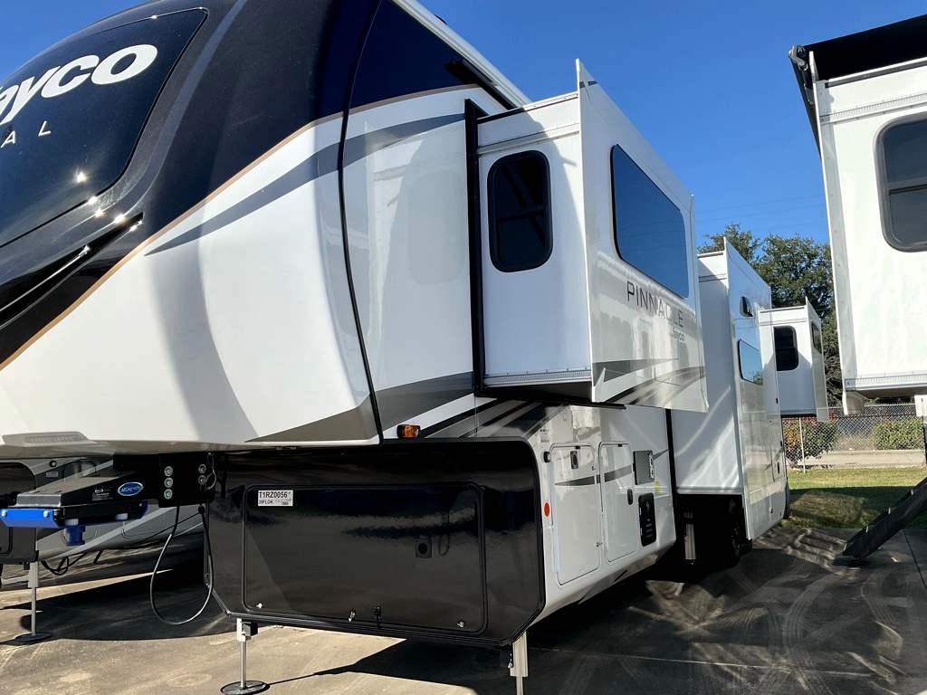 2026 JAYCO PINNACLE 39 FLOK - Image 2