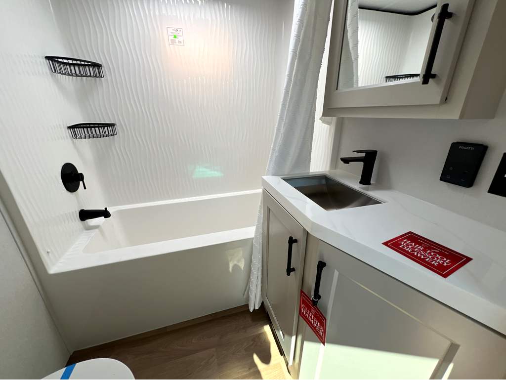 2026 GRAND DESIGN SOLITUDE 414LJMJ - Image 22