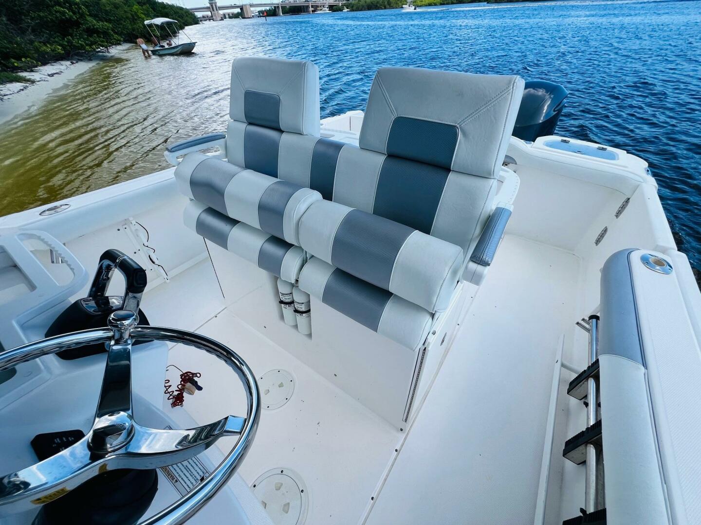2012 Everglades 295 Center Console - Image 20