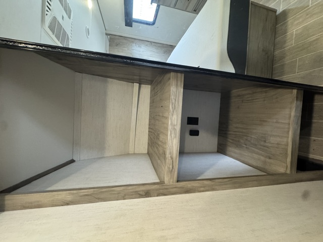 2022 Forest River Cherokee Arctic Wolf 3880 SUITE - Image 38