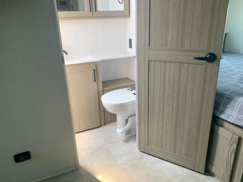 2027 FOREST RIVER E201SFK - Image 25