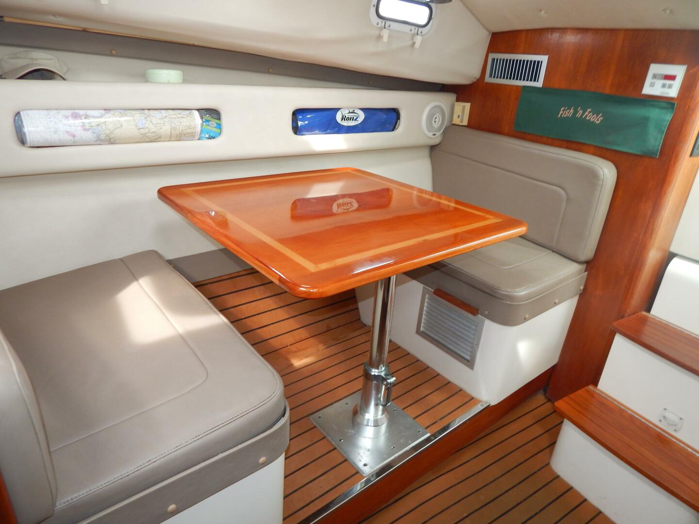 1998 Pursuit 3000 Express - Image 12